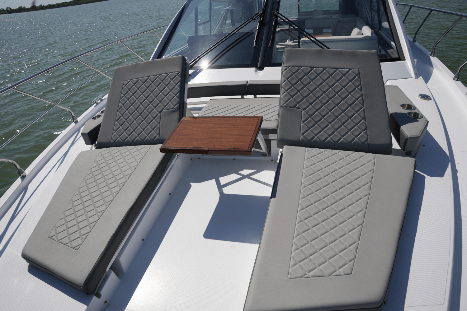 Slide: The Image of Cruisers Yachts 54 CANTIUS 2022 - 31