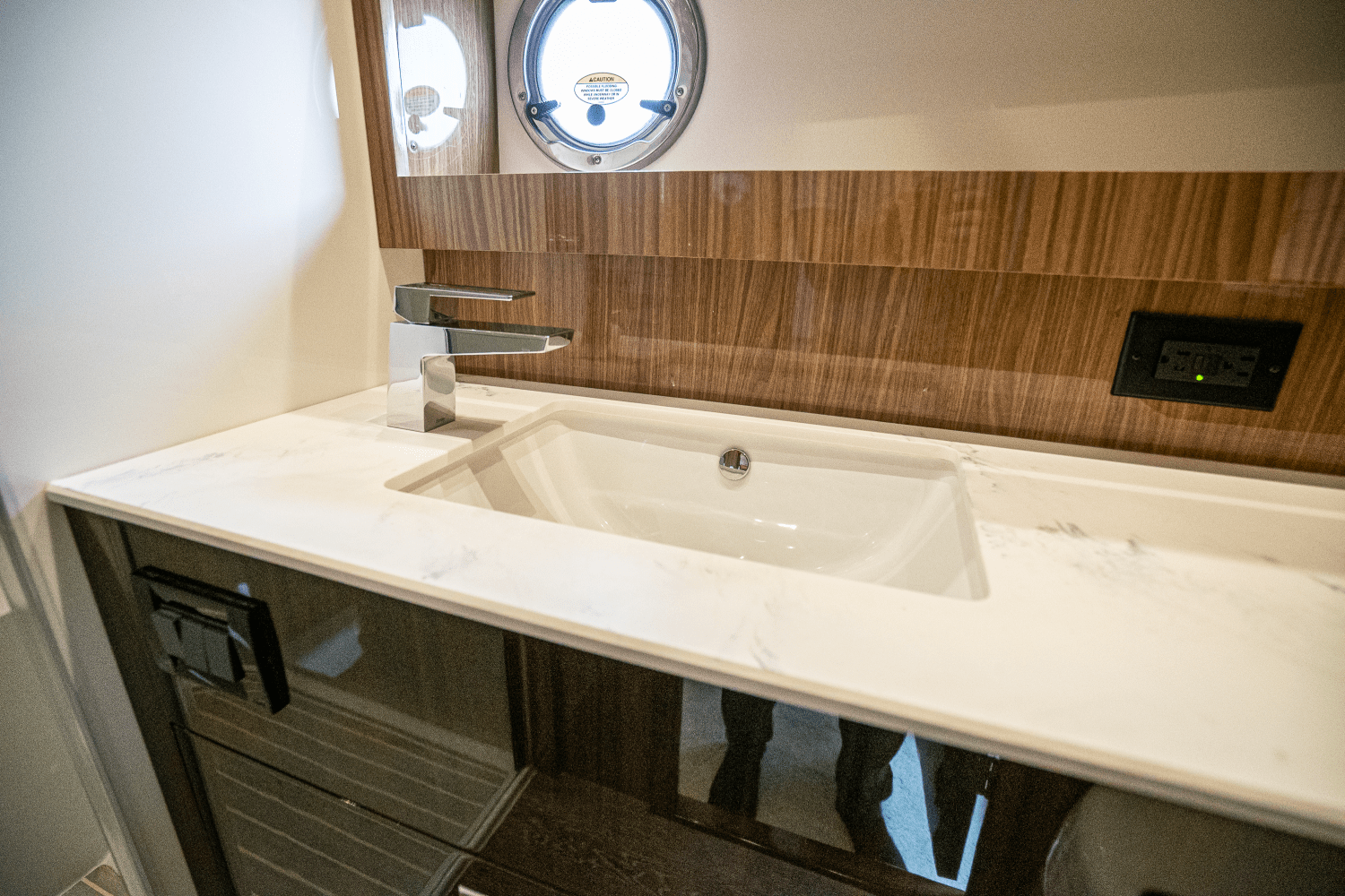 Slide: The Image of Cruisers Yachts 54 CANTIUS 2022 - 31