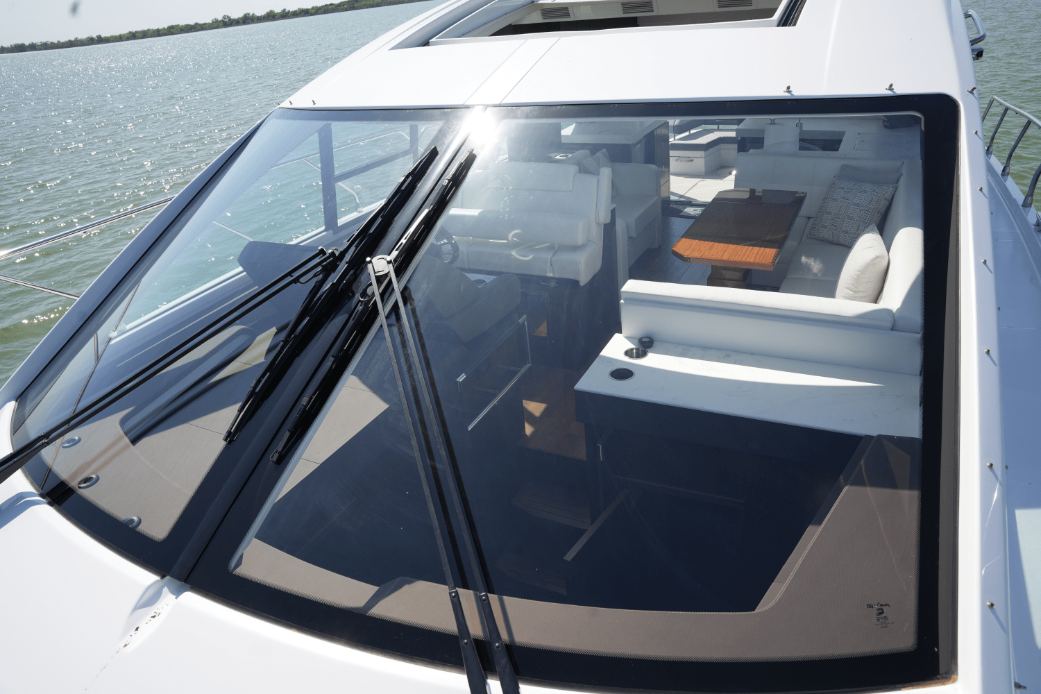 Slide: The Image of Cruisers Yachts 54 CANTIUS 2022 - 32