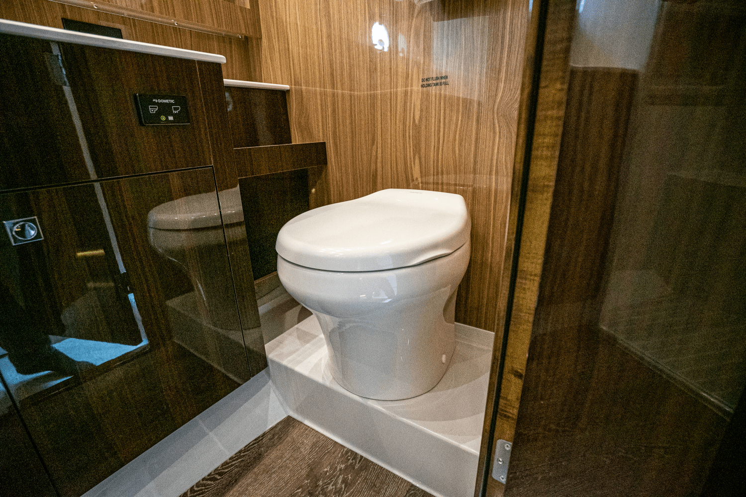 Slide: The Image of Cruisers Yachts 54 CANTIUS 2022 - 33