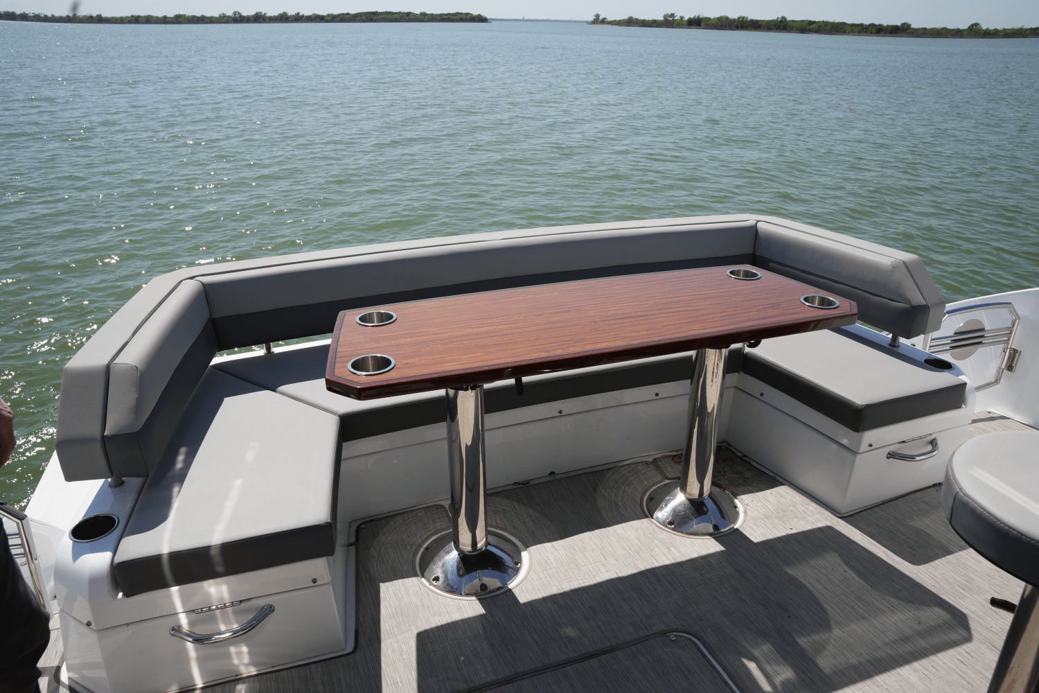 Slide: The Image of Cruisers Yachts 54 CANTIUS 2022 - 34