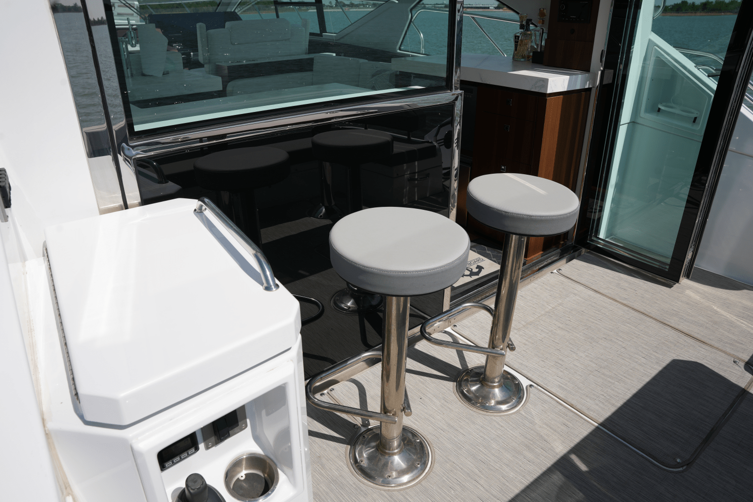 Slide: The Image of Cruisers Yachts 54 CANTIUS 2022 - 35