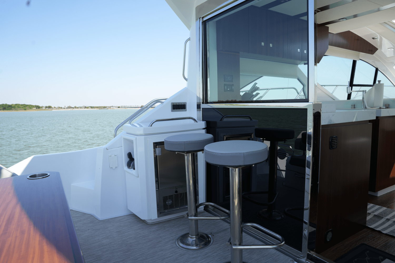 Slide: The Image of Cruisers Yachts 54 CANTIUS 2022 - 36