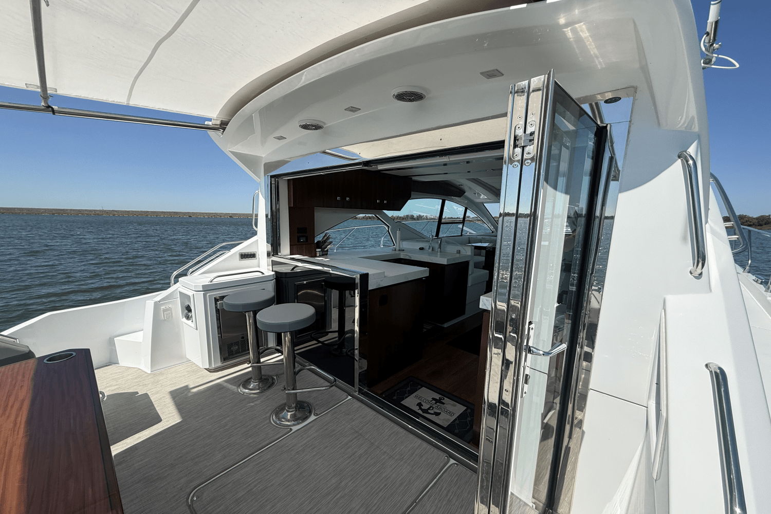 Slide: The Image of Cruisers Yachts 54 CANTIUS 2022 - 38