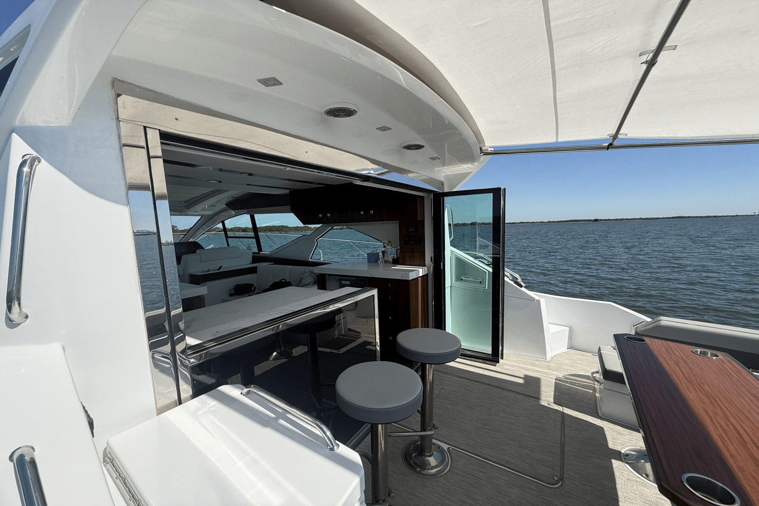 Slide: The Image of Cruisers Yachts 54 CANTIUS 2022 - 39