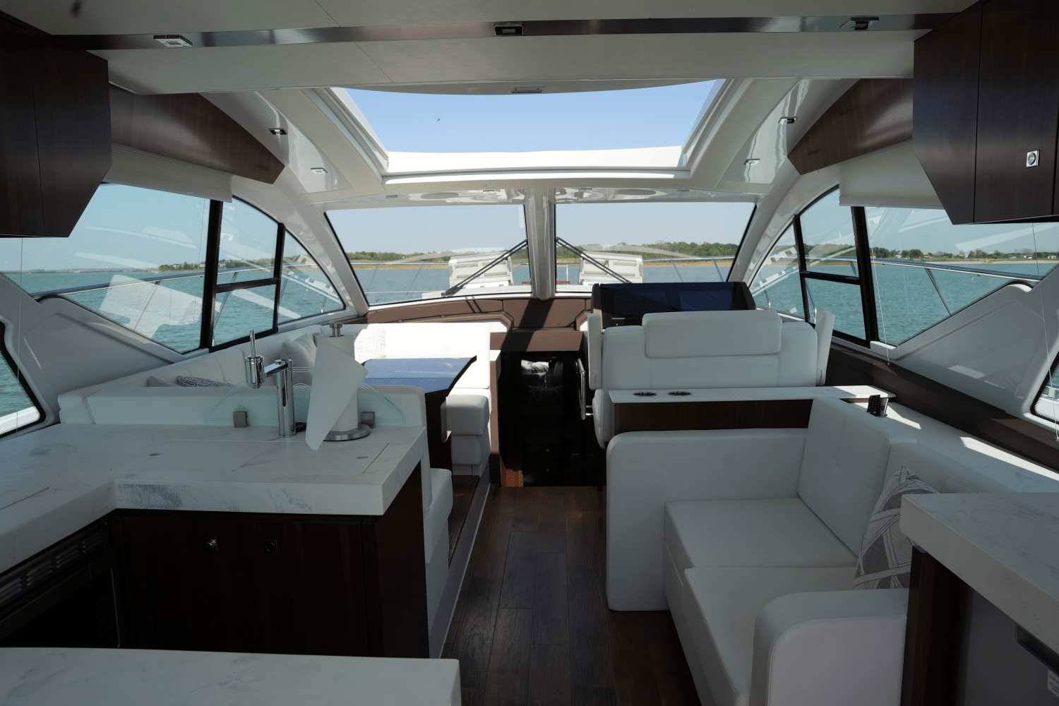 Slide: The Image of Cruisers Yachts 54 CANTIUS 2022 - 41