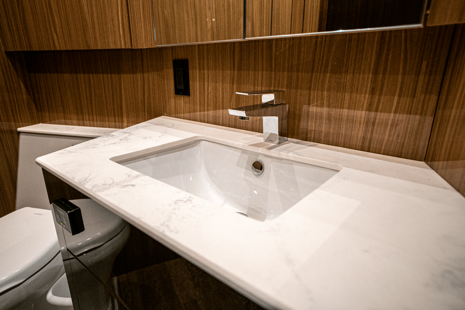 Slide: The Image of Cruisers Yachts 54 CANTIUS 2022 - 41