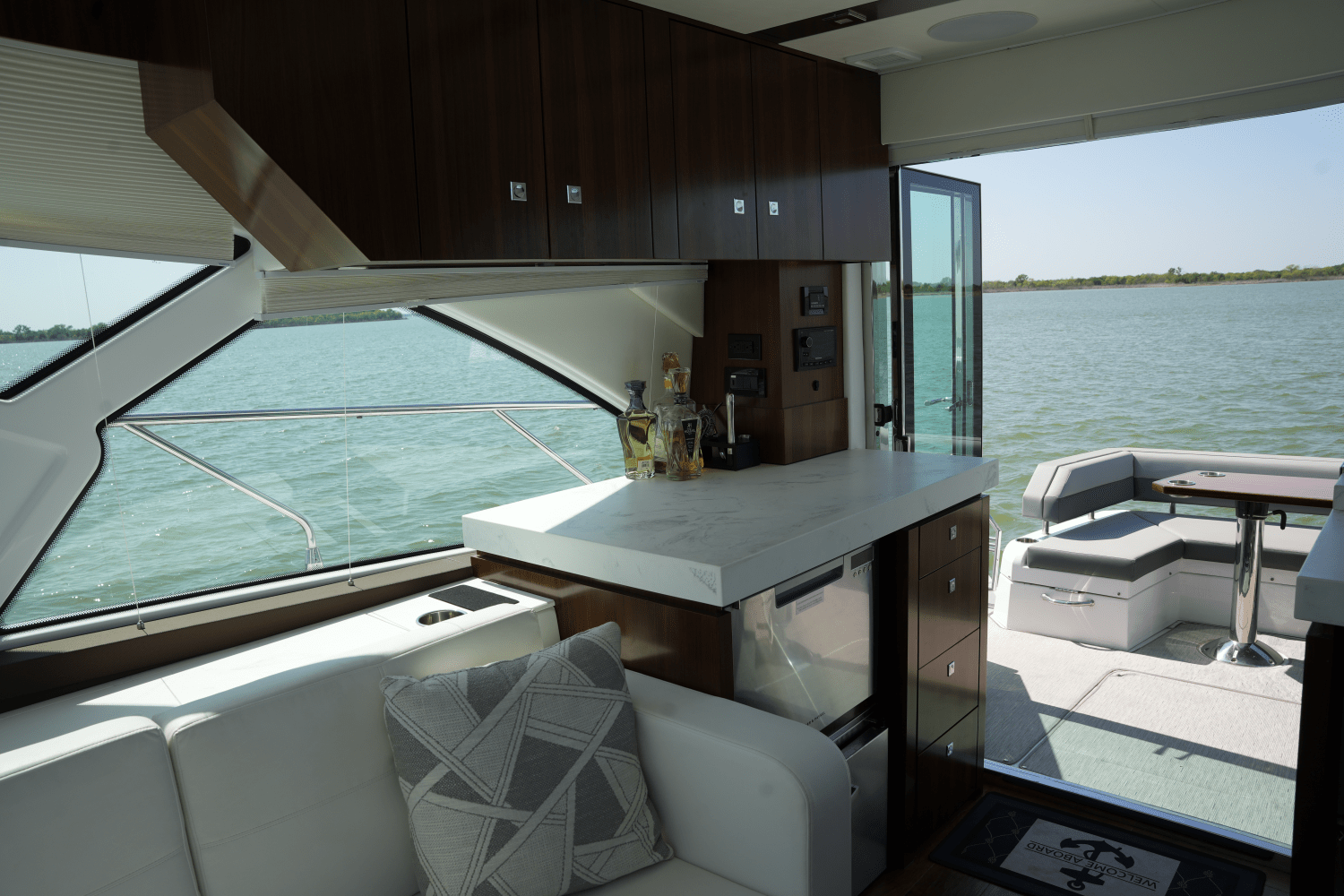 Slide: The Image of Cruisers Yachts 54 CANTIUS 2022 - 42