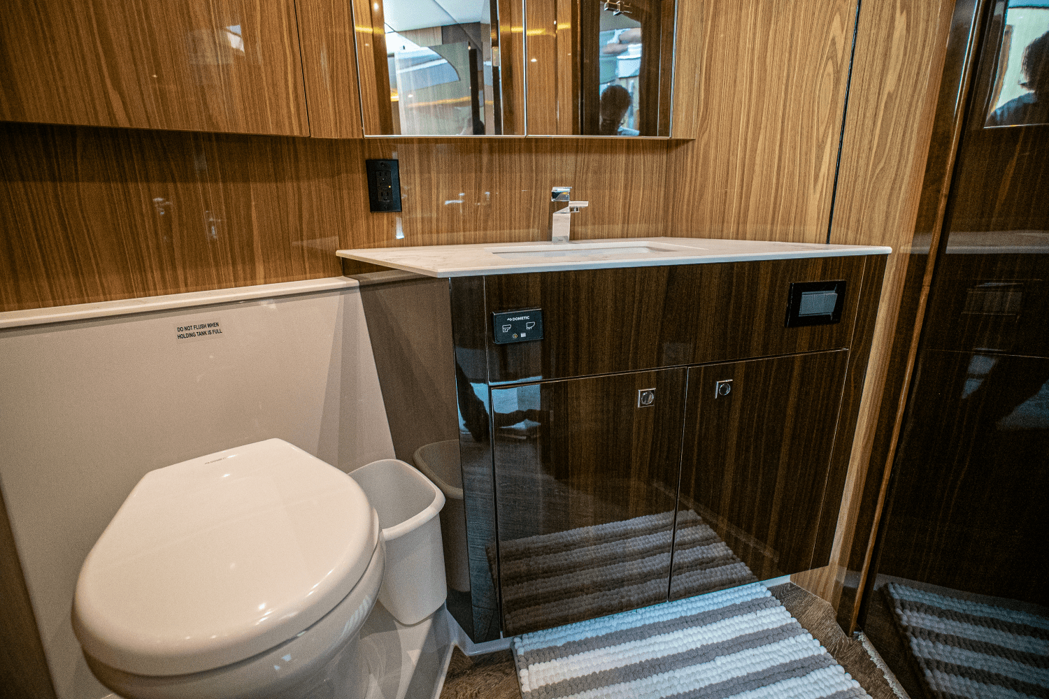 Slide: The Image of Cruisers Yachts 54 CANTIUS 2022 - 42