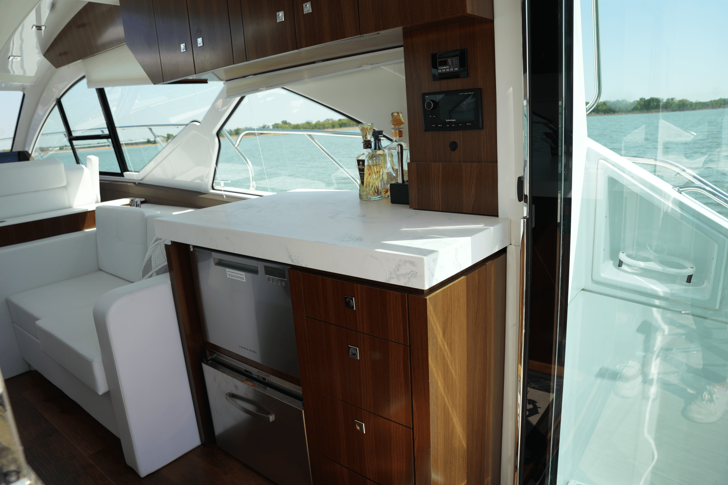 Slide: The Image of Cruisers Yachts 54 CANTIUS 2022 - 43