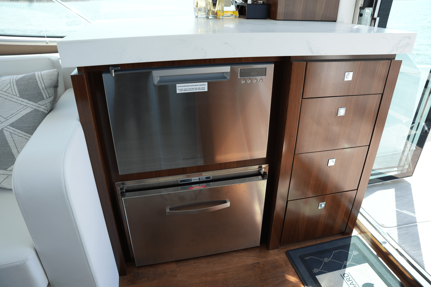 Slide: The Image of Cruisers Yachts 54 CANTIUS 2022 - 44