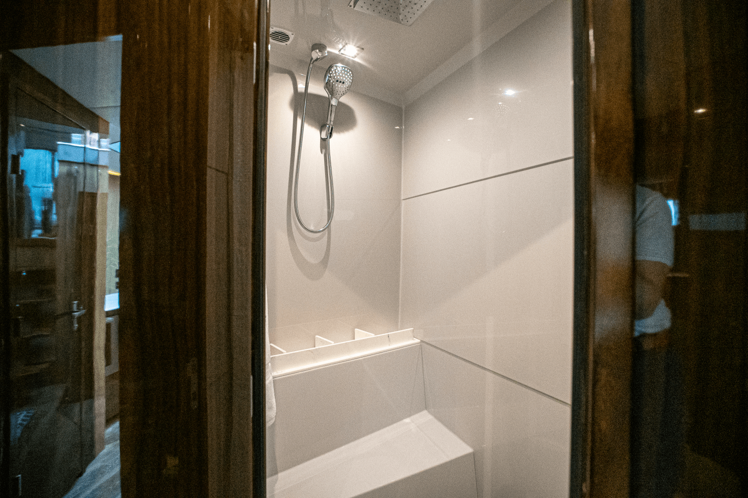 Slide: The Image of Cruisers Yachts 54 CANTIUS 2022 - 44