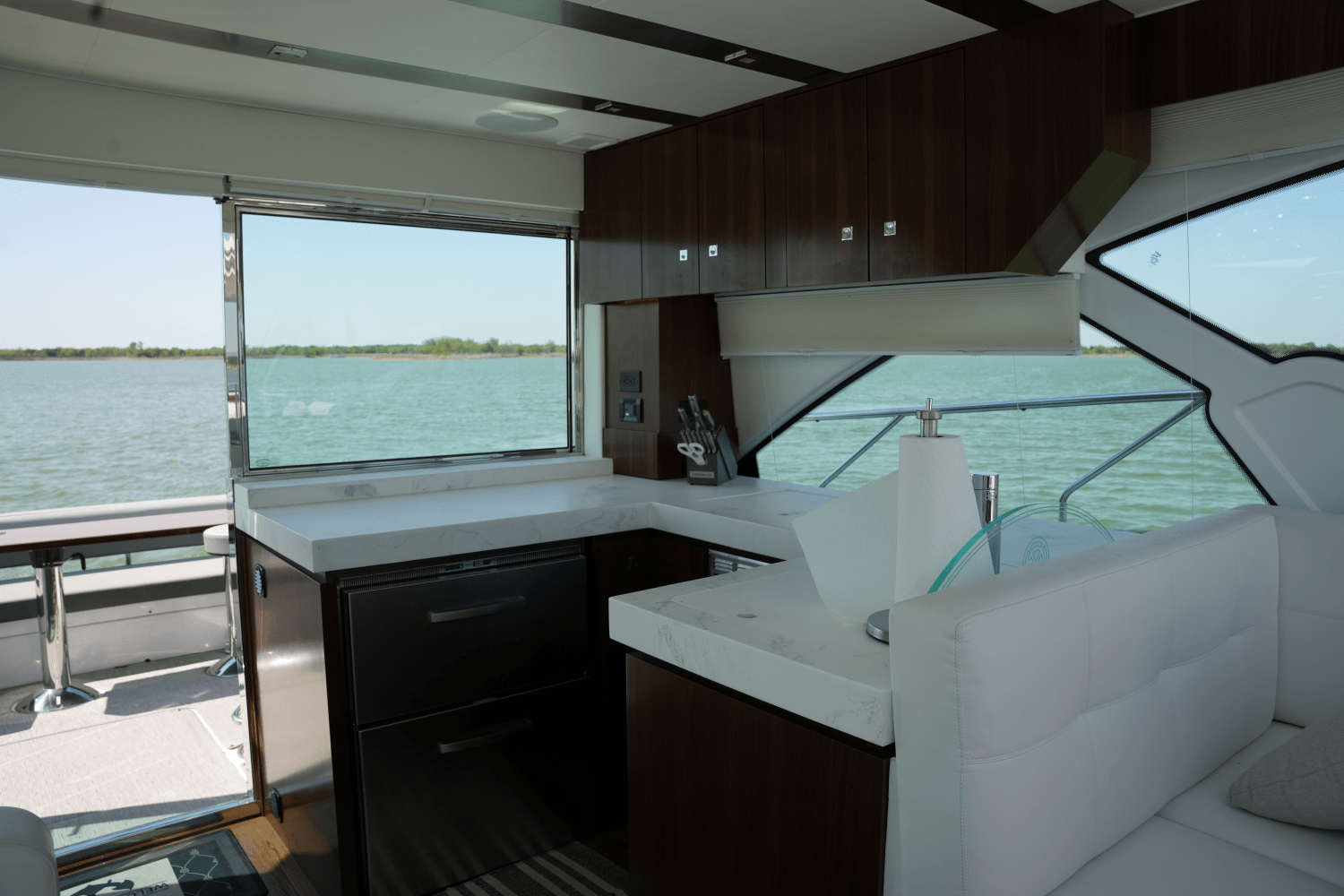 Slide: The Image of Cruisers Yachts 54 CANTIUS 2022 - 46