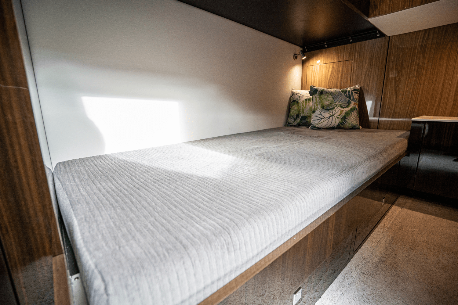 Slide: The Image of Cruisers Yachts 54 CANTIUS 2022 - 46