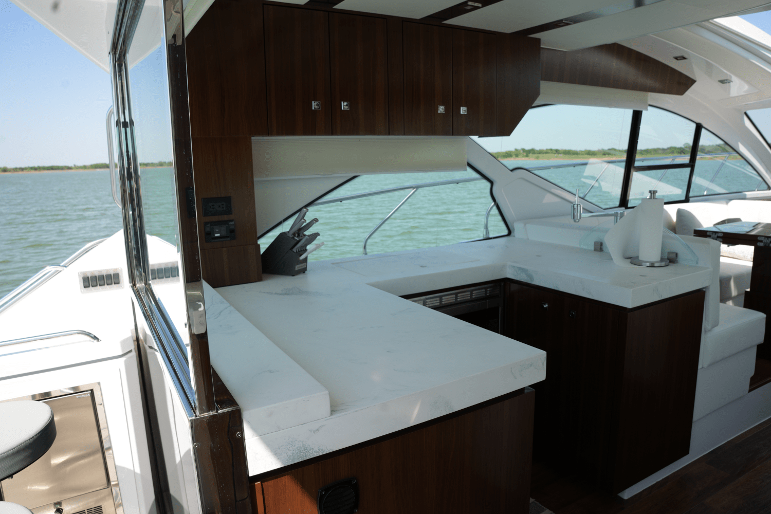 Slide: The Image of Cruisers Yachts 54 CANTIUS 2022 - 47