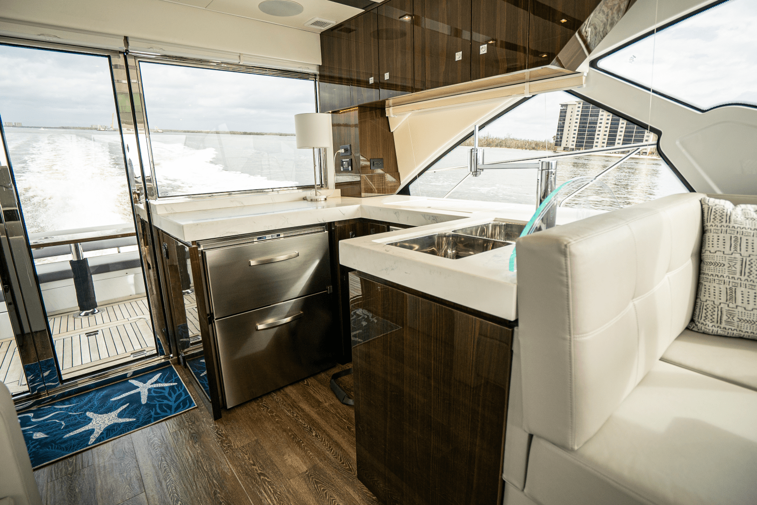 Slide: The Image of Cruisers Yachts 54 CANTIUS 2022 - 49