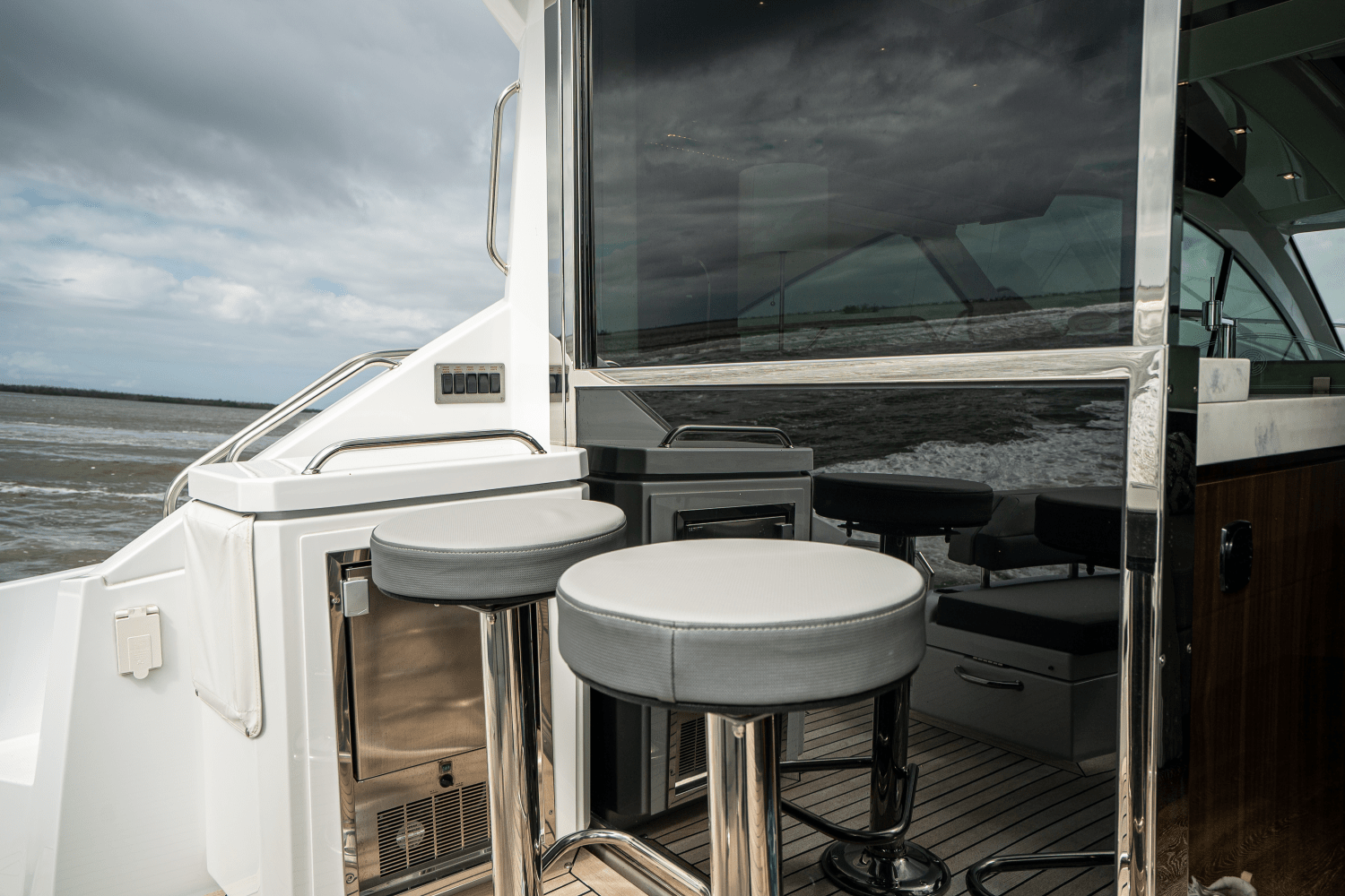 Slide: The Image of Cruisers Yachts 54 CANTIUS 2022 - 5