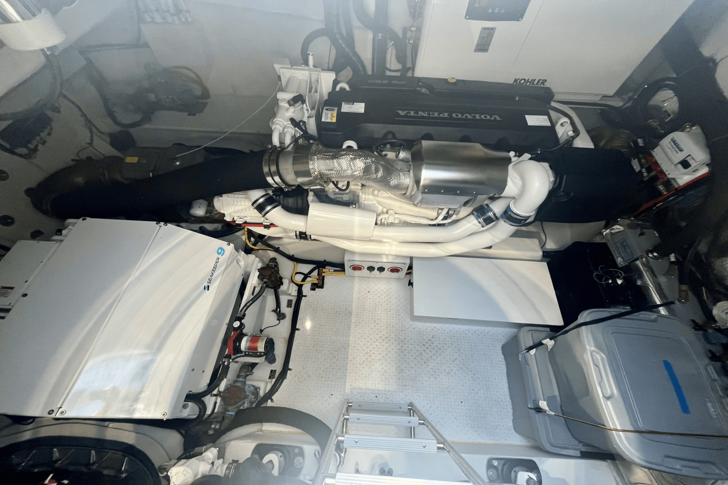 Slide: The Image of Cruisers Yachts 54 CANTIUS 2022 - 50