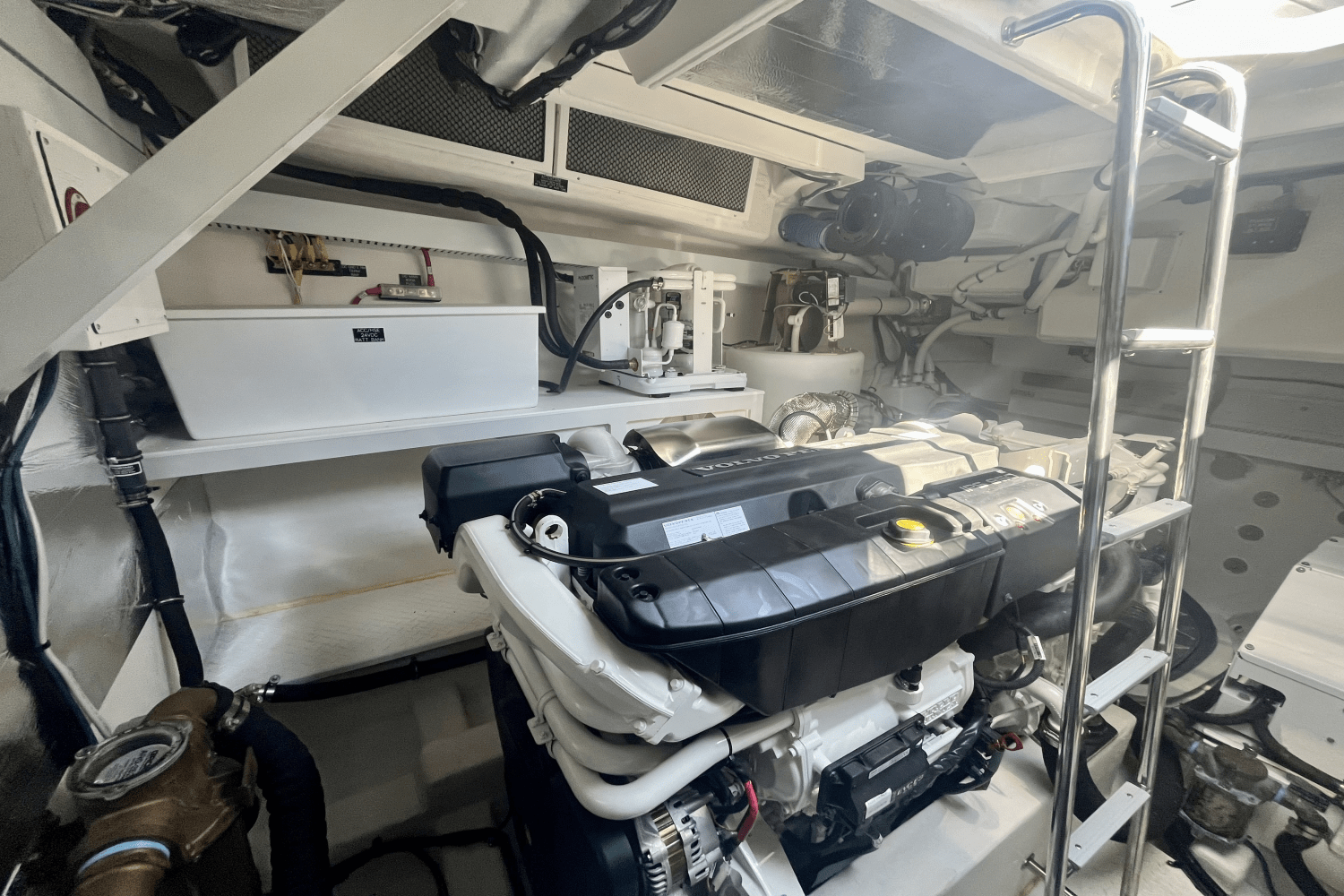 Slide: The Image of Cruisers Yachts 54 CANTIUS 2022 - 54