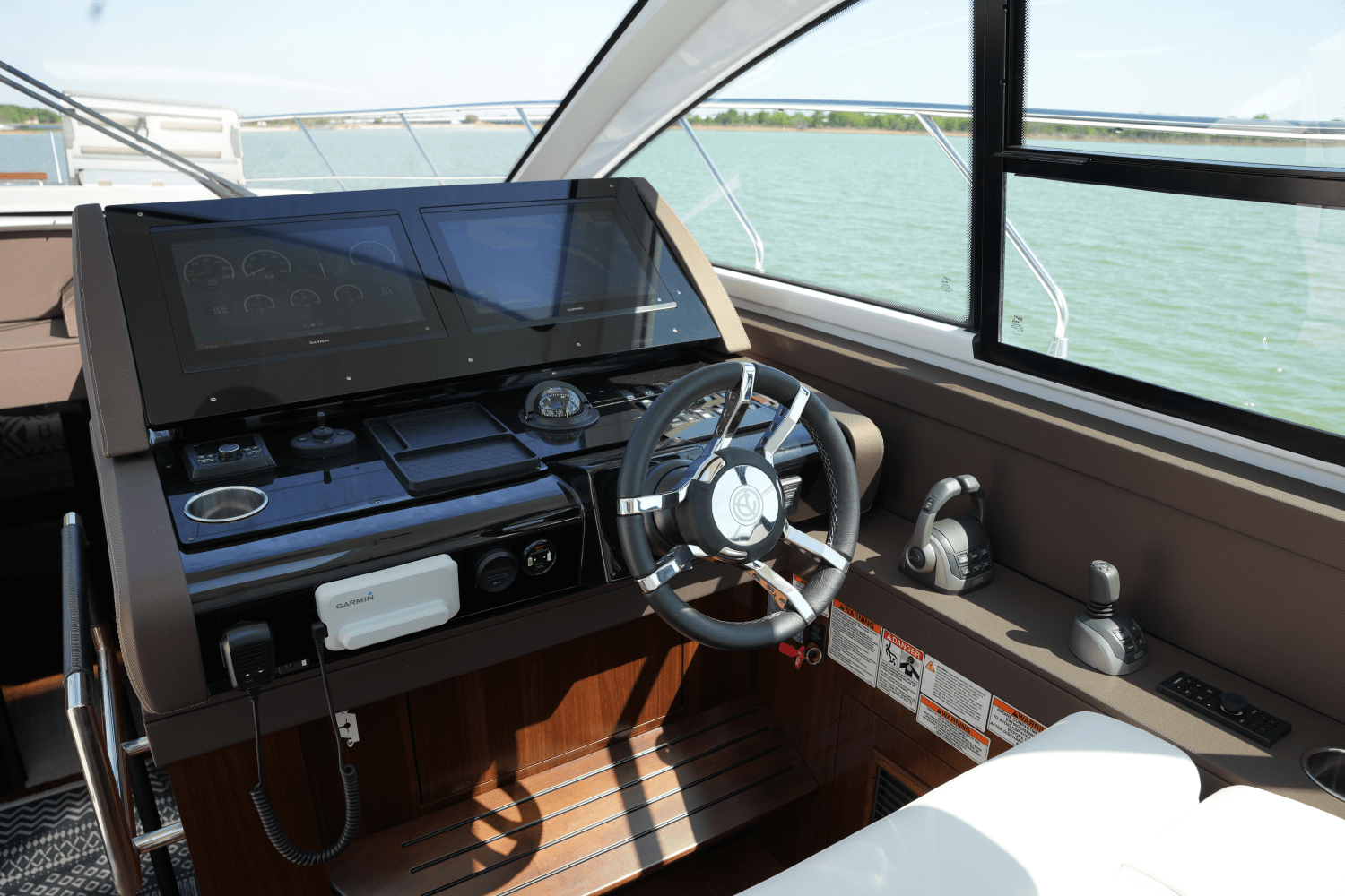 Slide: The Image of Cruisers Yachts 54 CANTIUS 2022 - 60