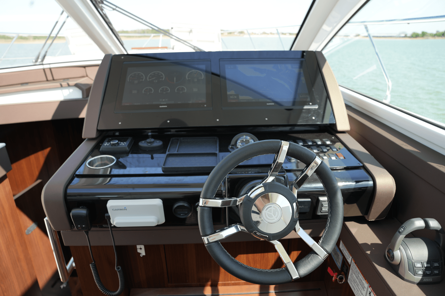 Slide: The Image of Cruisers Yachts 54 CANTIUS 2022 - 61