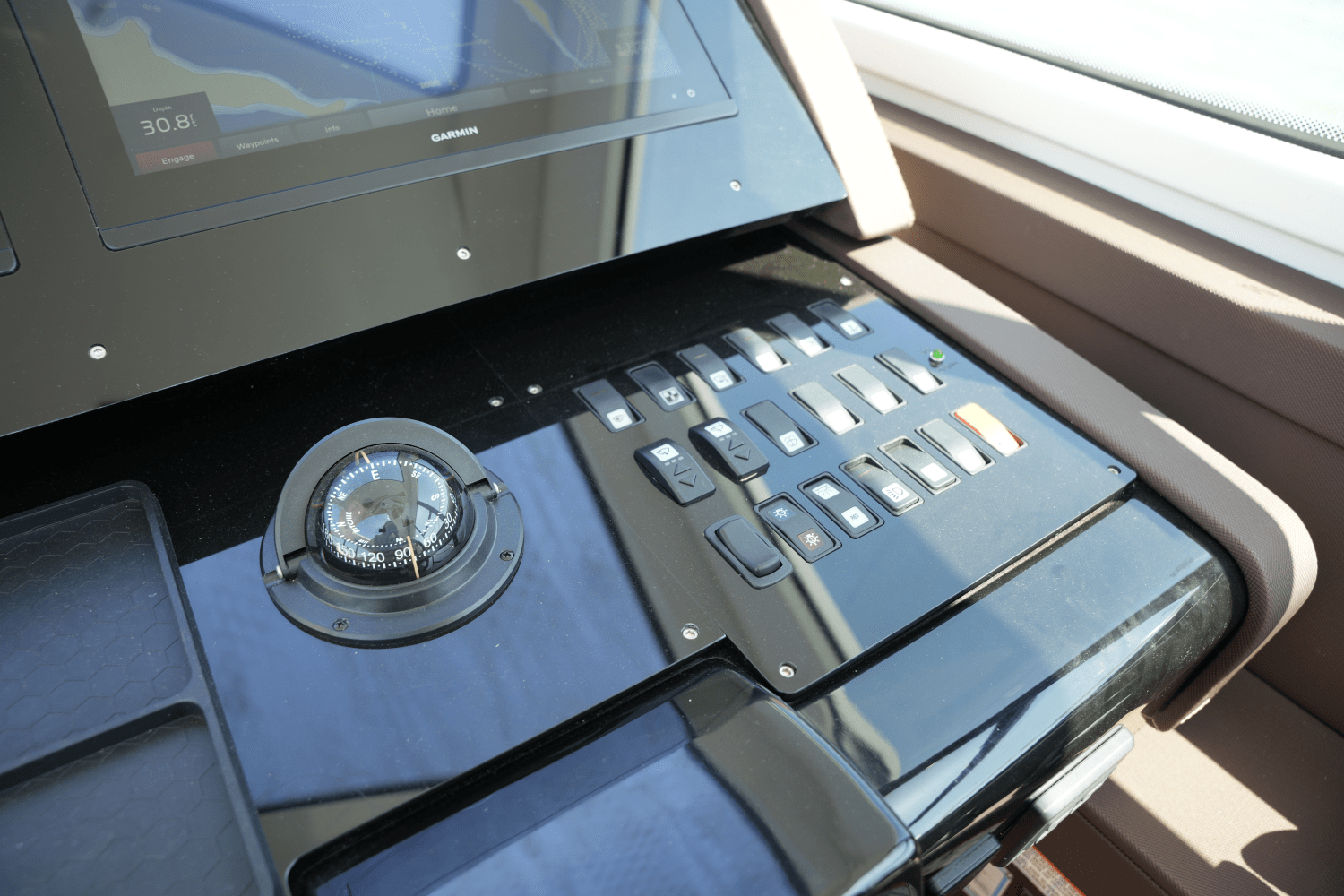 Slide: The Image of Cruisers Yachts 54 CANTIUS 2022 - 65