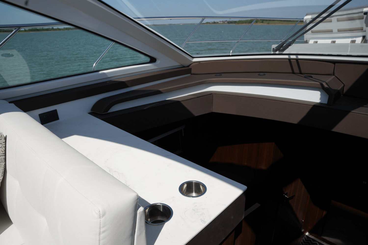 Slide: The Image of Cruisers Yachts 54 CANTIUS 2022 - 66