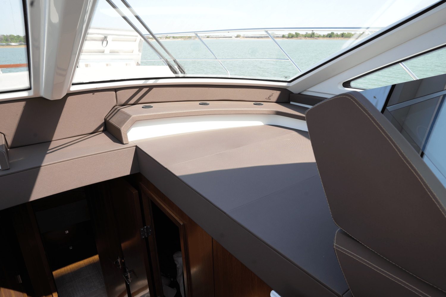 Slide: The Image of Cruisers Yachts 54 CANTIUS 2022 - 67