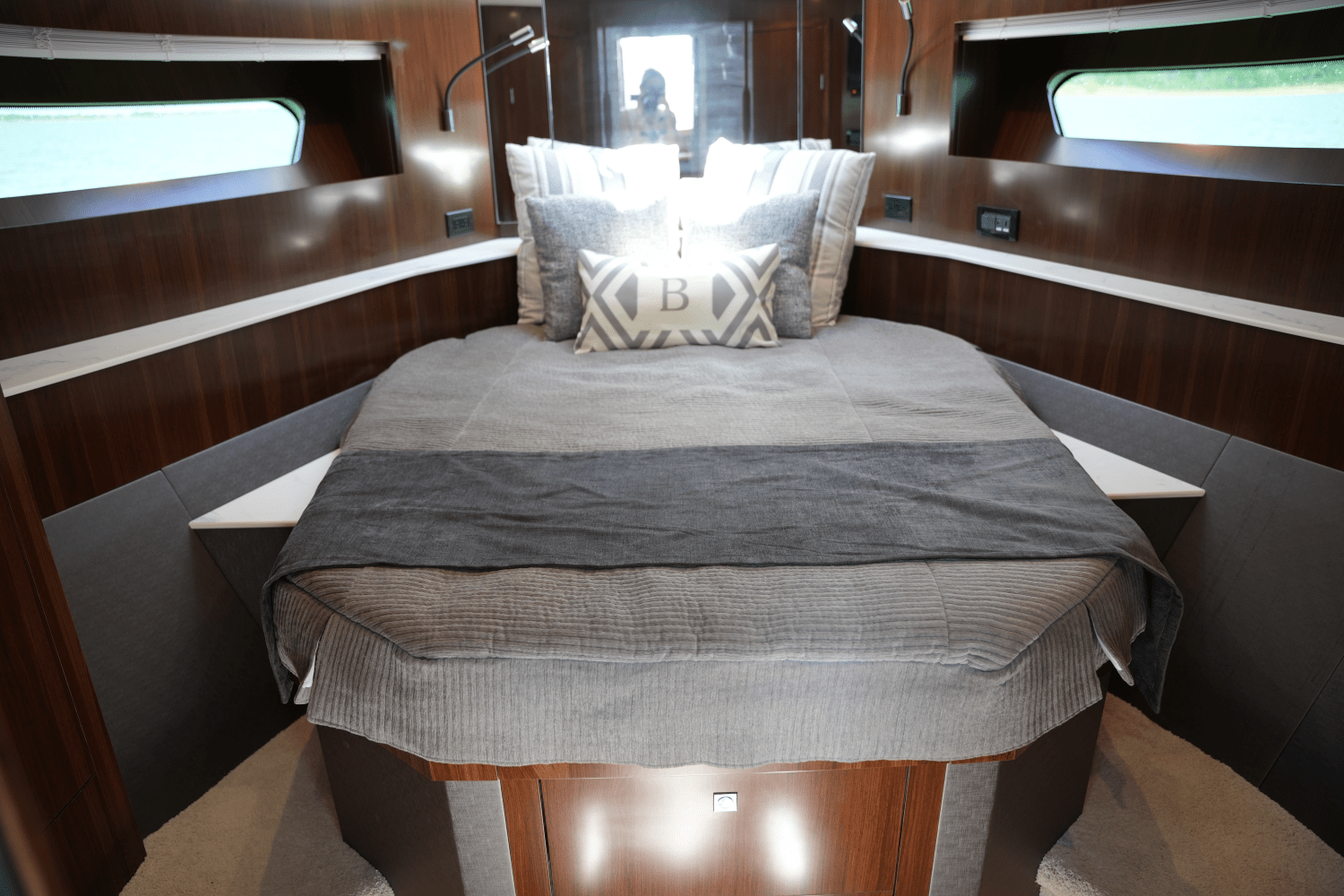 Slide: The Image of Cruisers Yachts 54 CANTIUS 2022 - 70