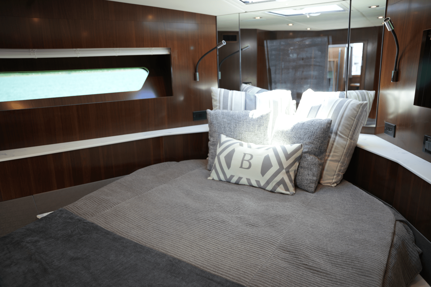 Slide: The Image of Cruisers Yachts 54 CANTIUS 2022 - 71