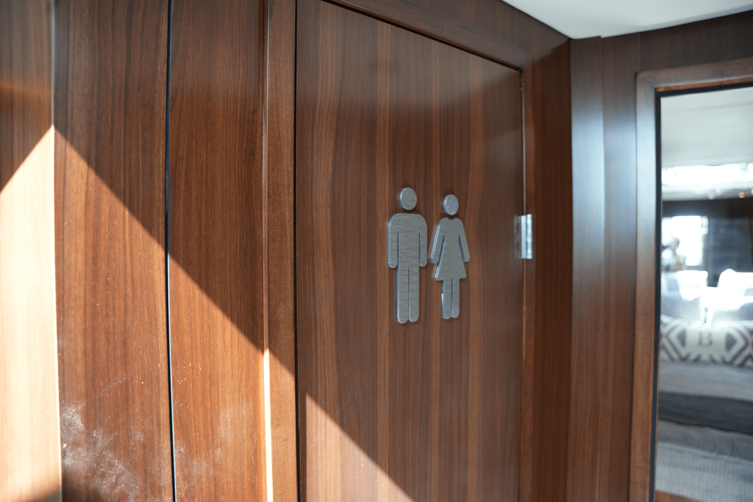 Slide: The Image of Cruisers Yachts 54 CANTIUS 2022 - 74