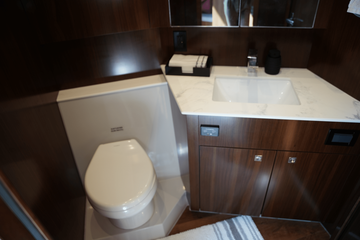 Slide: The Image of Cruisers Yachts 54 CANTIUS 2022 - 75