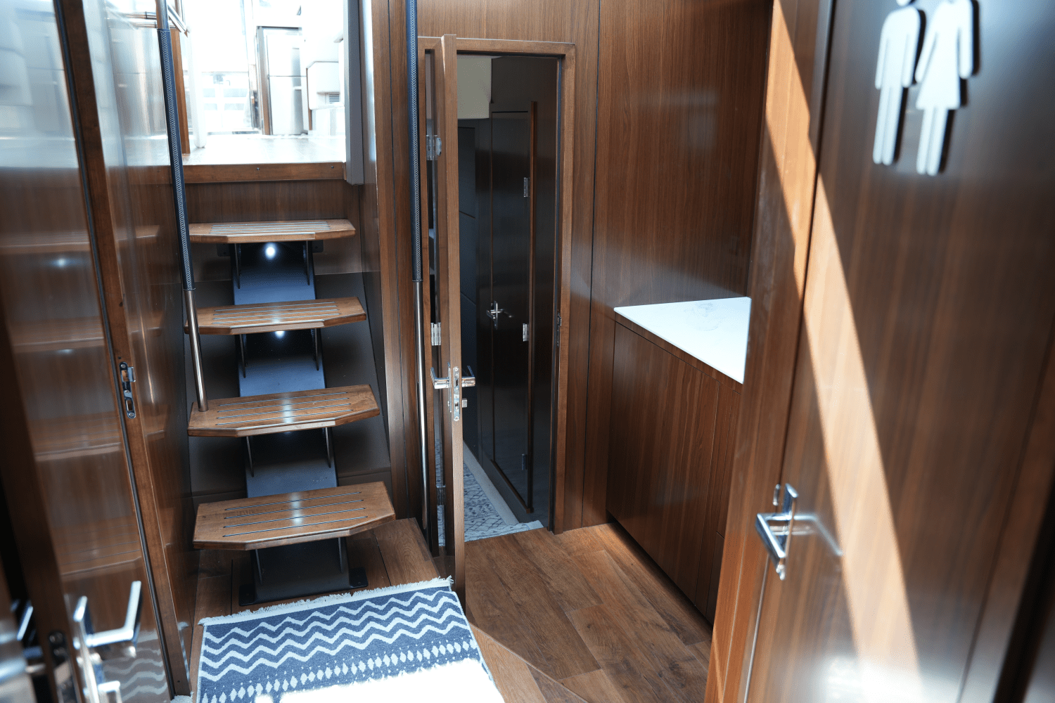 Slide: The Image of Cruisers Yachts 54 CANTIUS 2022 - 78