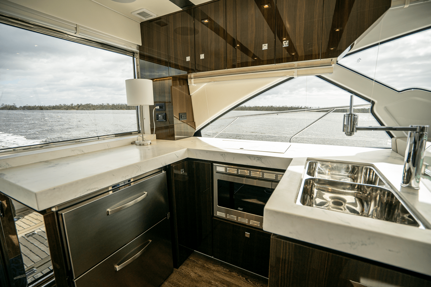 Slide: The Image of Cruisers Yachts 54 CANTIUS 2022 - 8