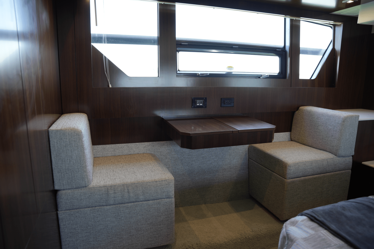 Slide: The Image of Cruisers Yachts 54 CANTIUS 2022 - 83