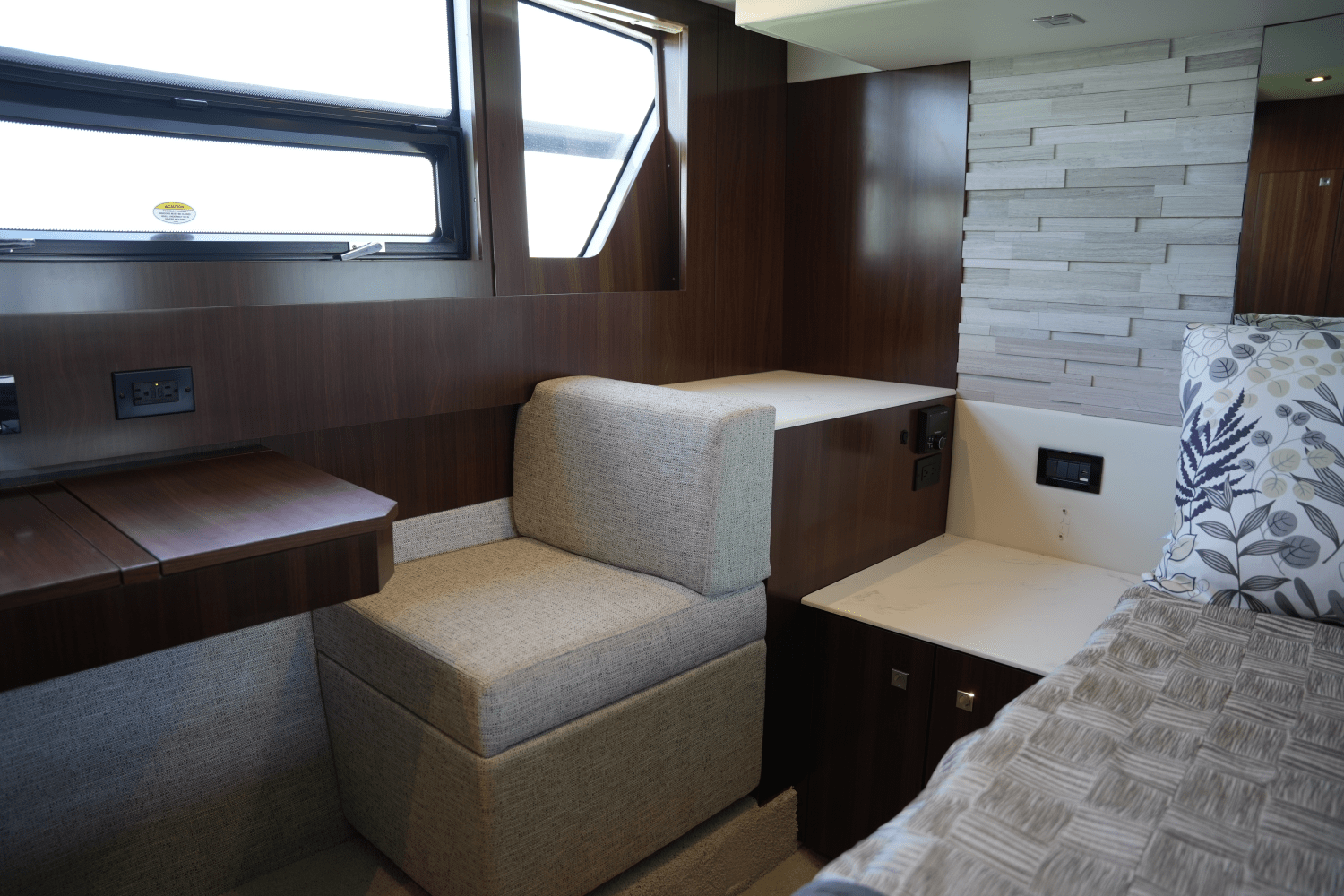 Slide: The Image of Cruisers Yachts 54 CANTIUS 2022 - 84