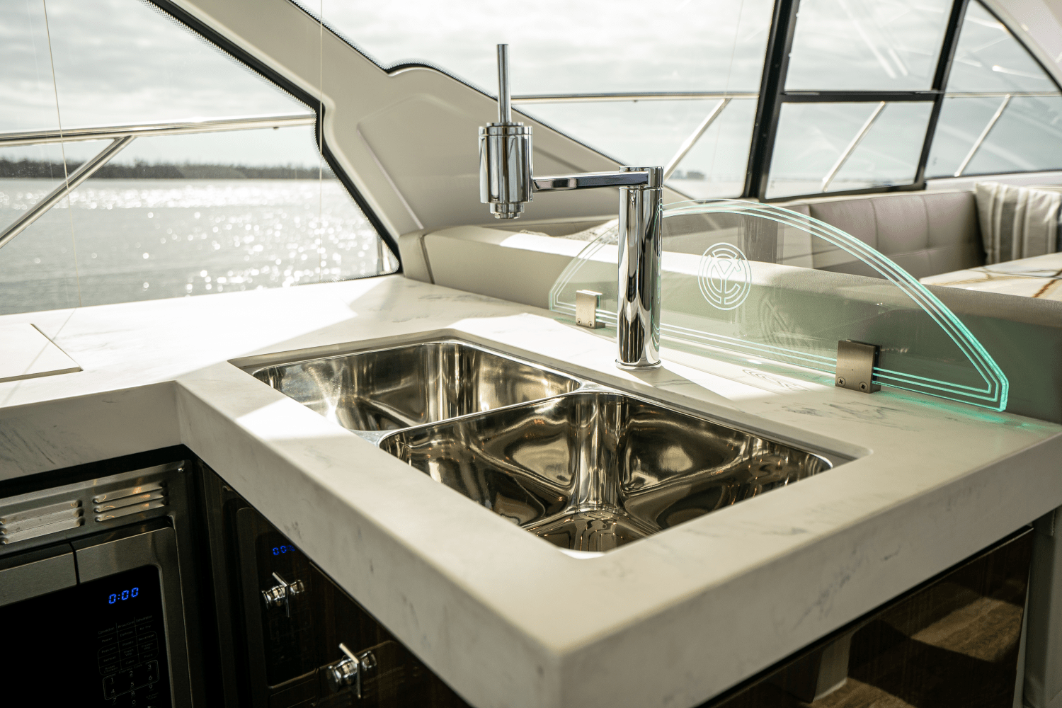 Slide: The Image of Cruisers Yachts 54 CANTIUS 2022 - 9