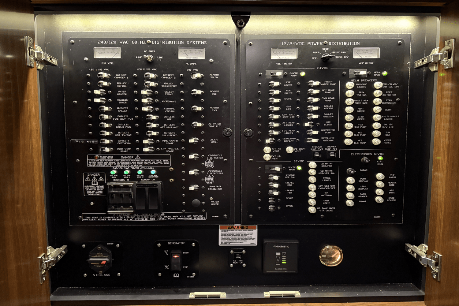 Slide: The Image of Cruisers Yachts 54 CANTIUS 2022 - 92