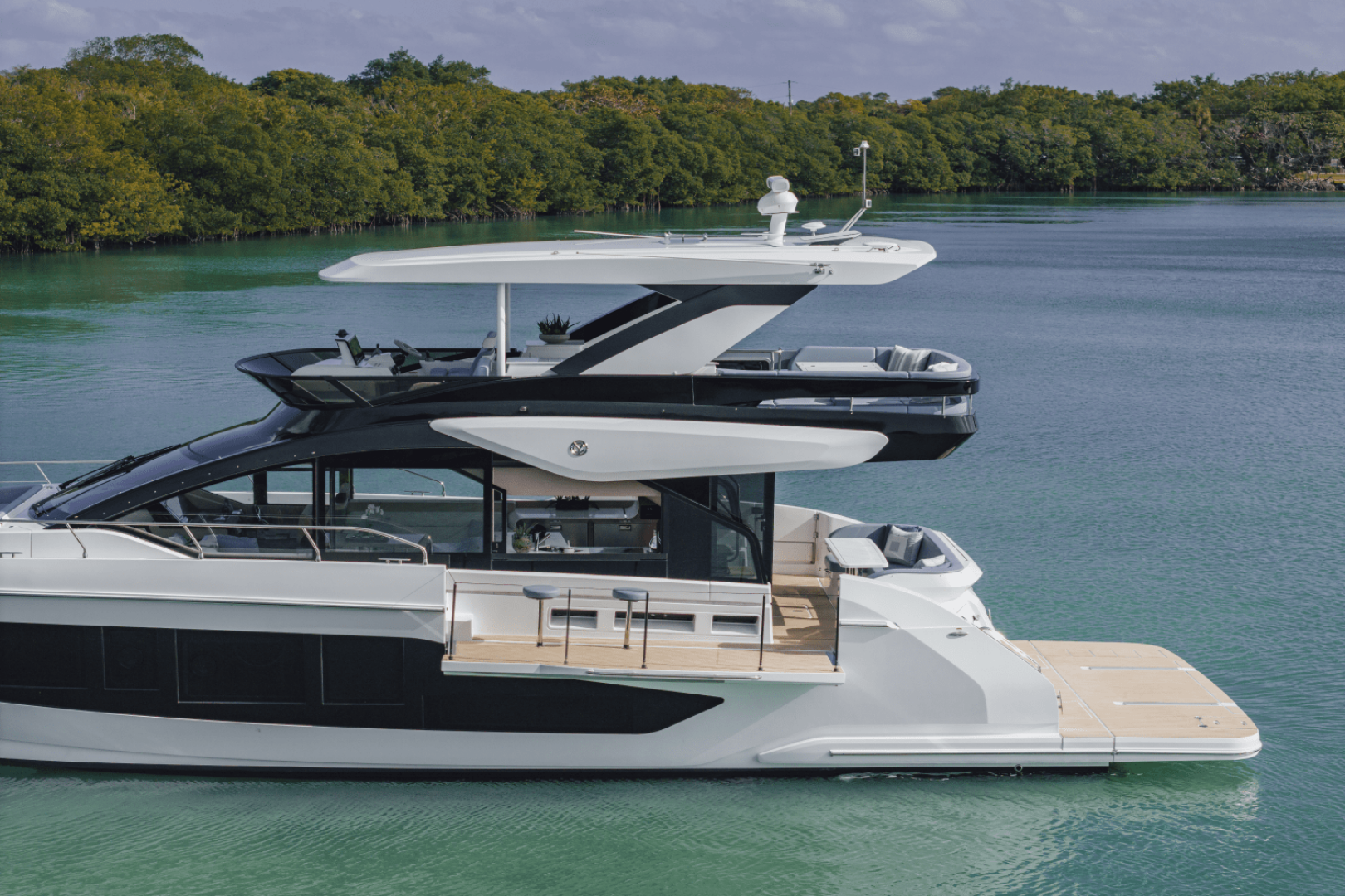 Slide: The Image of Cruisers Yachts 57 Fly 2025 - 4958379