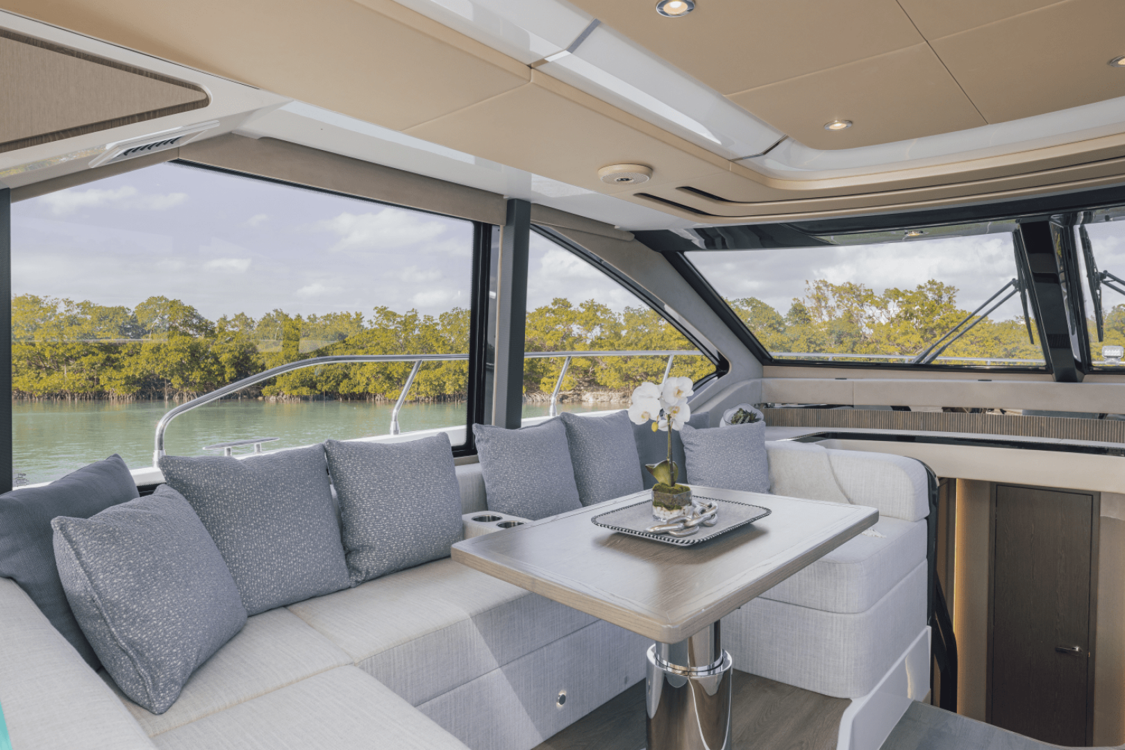 Slide: The Image of Cruisers Yachts 57 Fly 2025 - 4958406