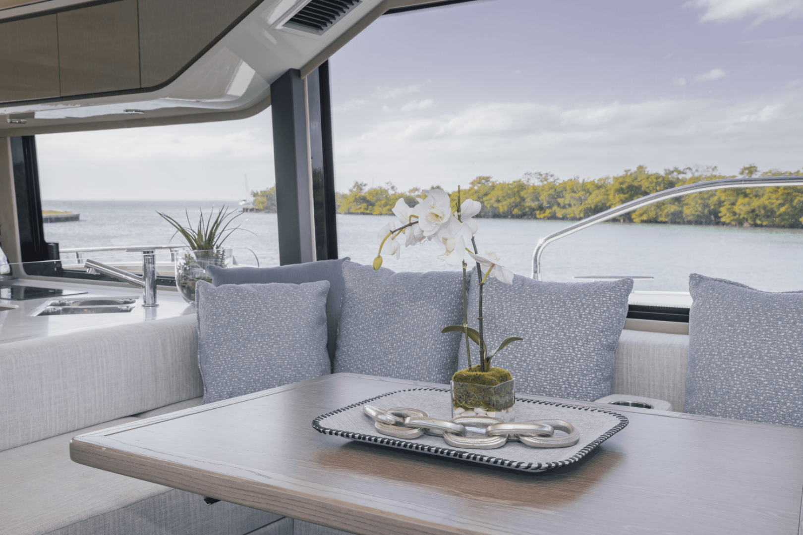 Slide: The Image of Cruisers Yachts 57 Fly 2025 - 4958409