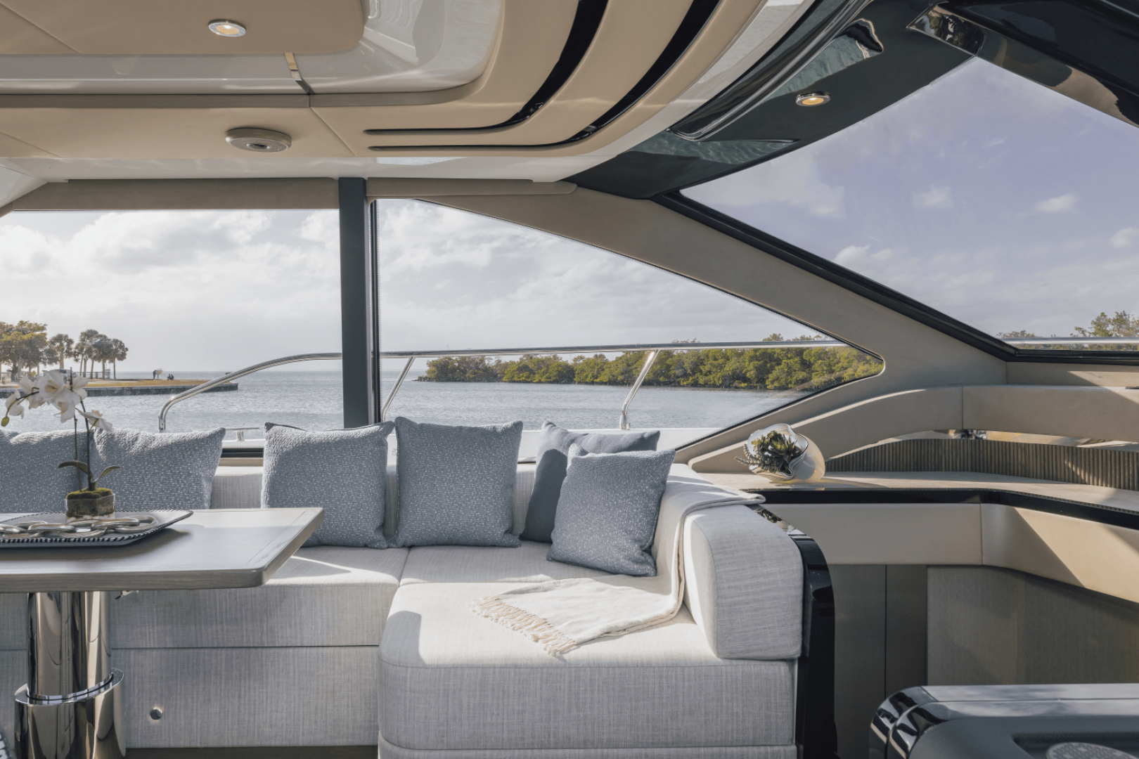 Slide: The Image of Cruisers Yachts 57 Fly 2025 - 4958410