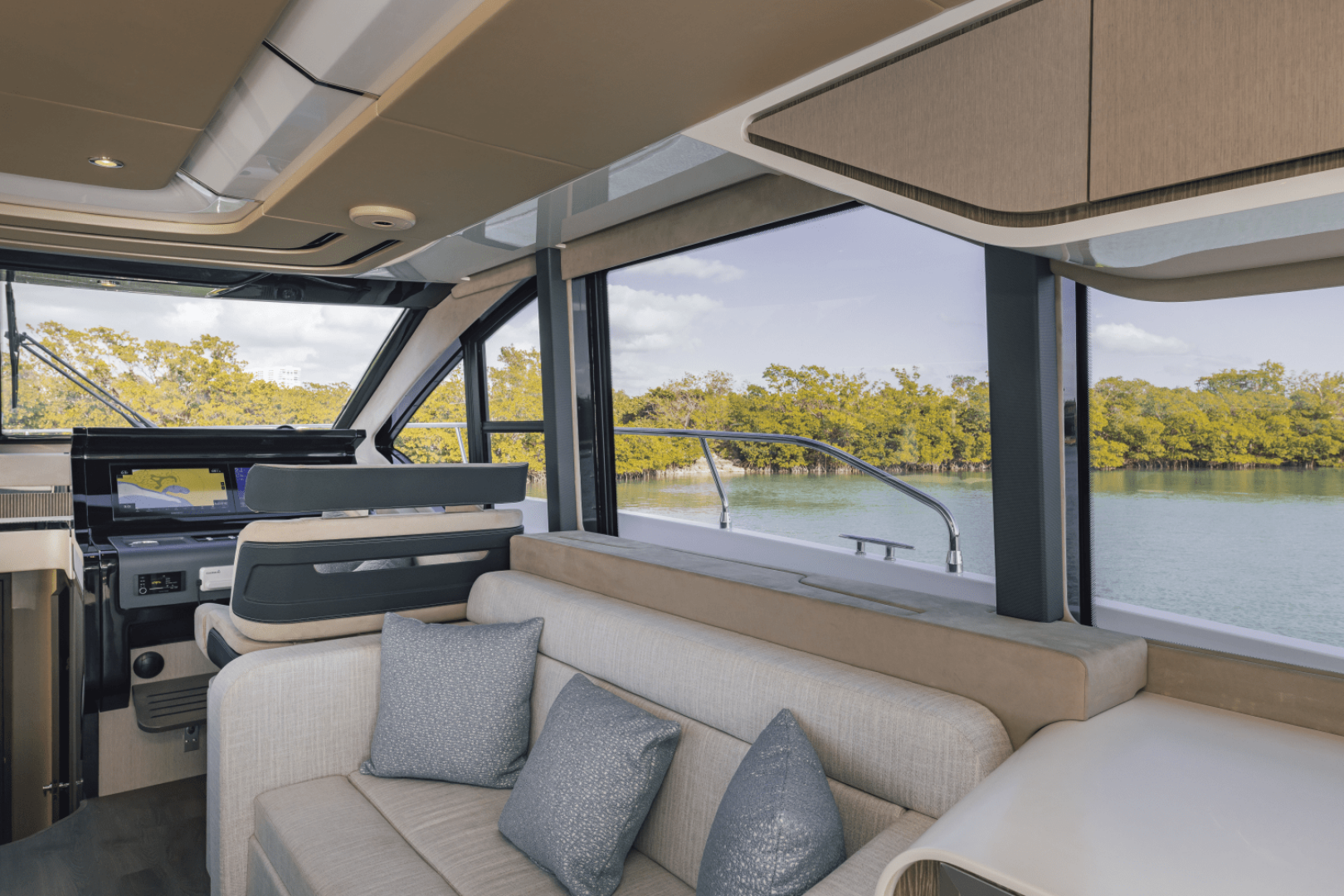 Slide: The Image of Cruisers Yachts 57 Fly 2025 - 4958411