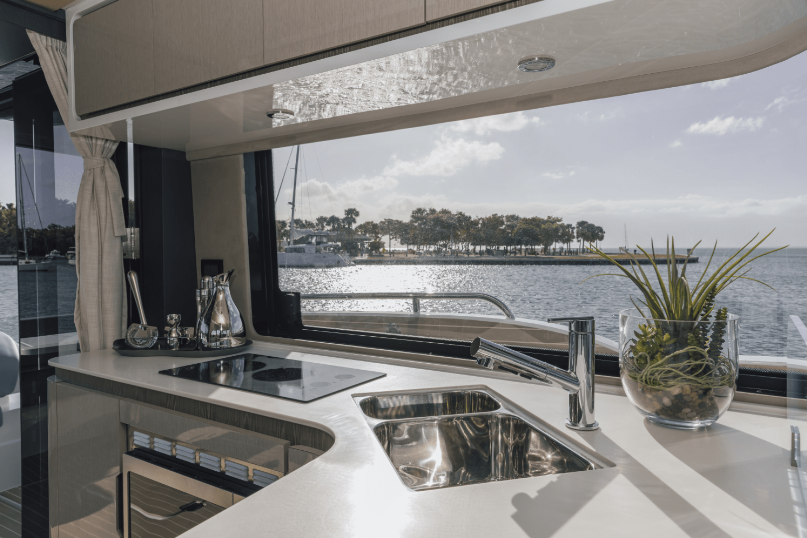 Slide: The Image of Cruisers Yachts 57 Fly 2025 - 4958425
