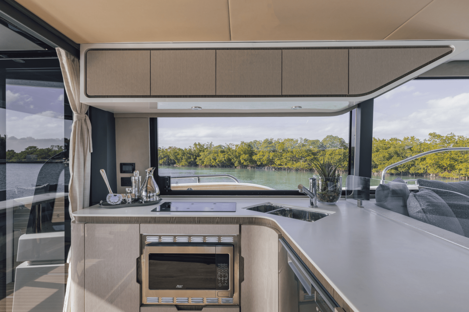 Slide: The Image of Cruisers Yachts 57 Fly 2025 - 4958427