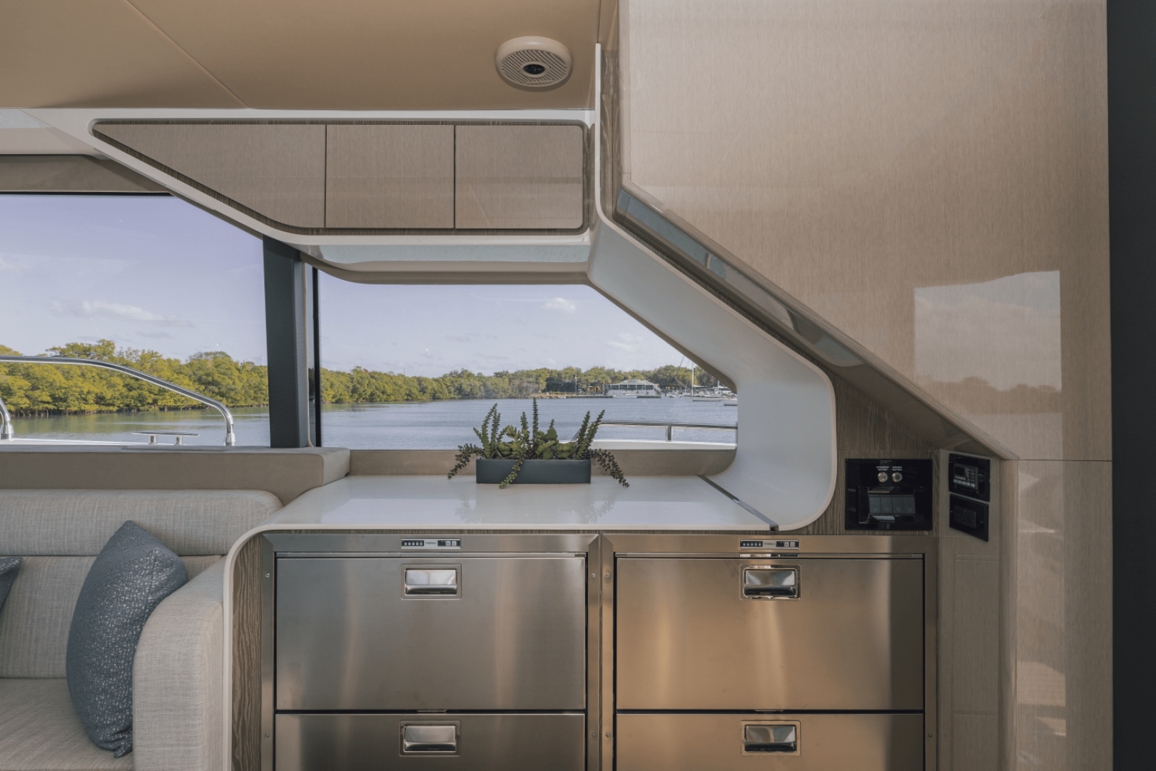 Slide: The Image of Cruisers Yachts 57 Fly 2025 - 4958428