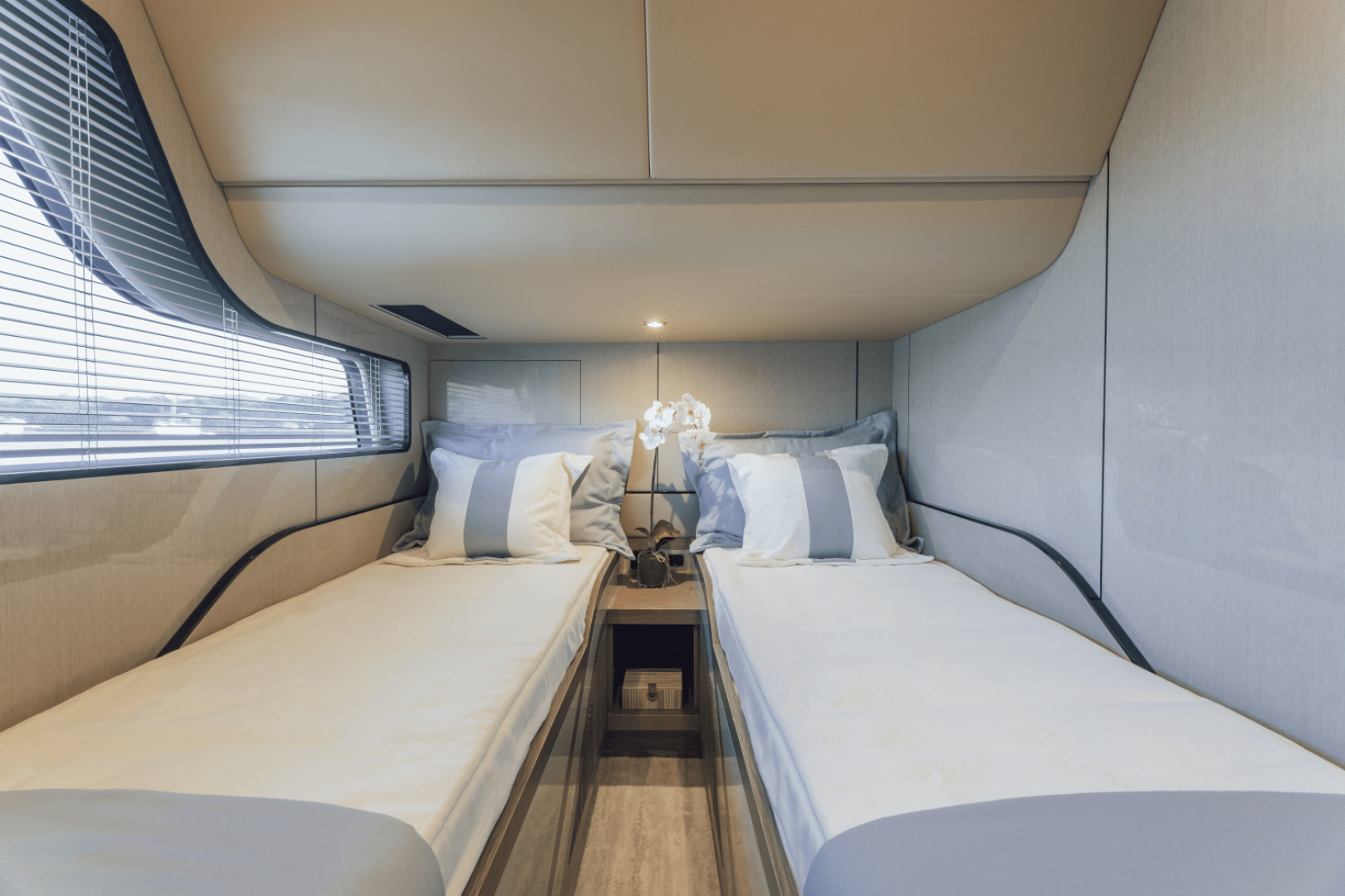 Slide: The Image of Cruisers Yachts 57 Fly 2025 - 4958439