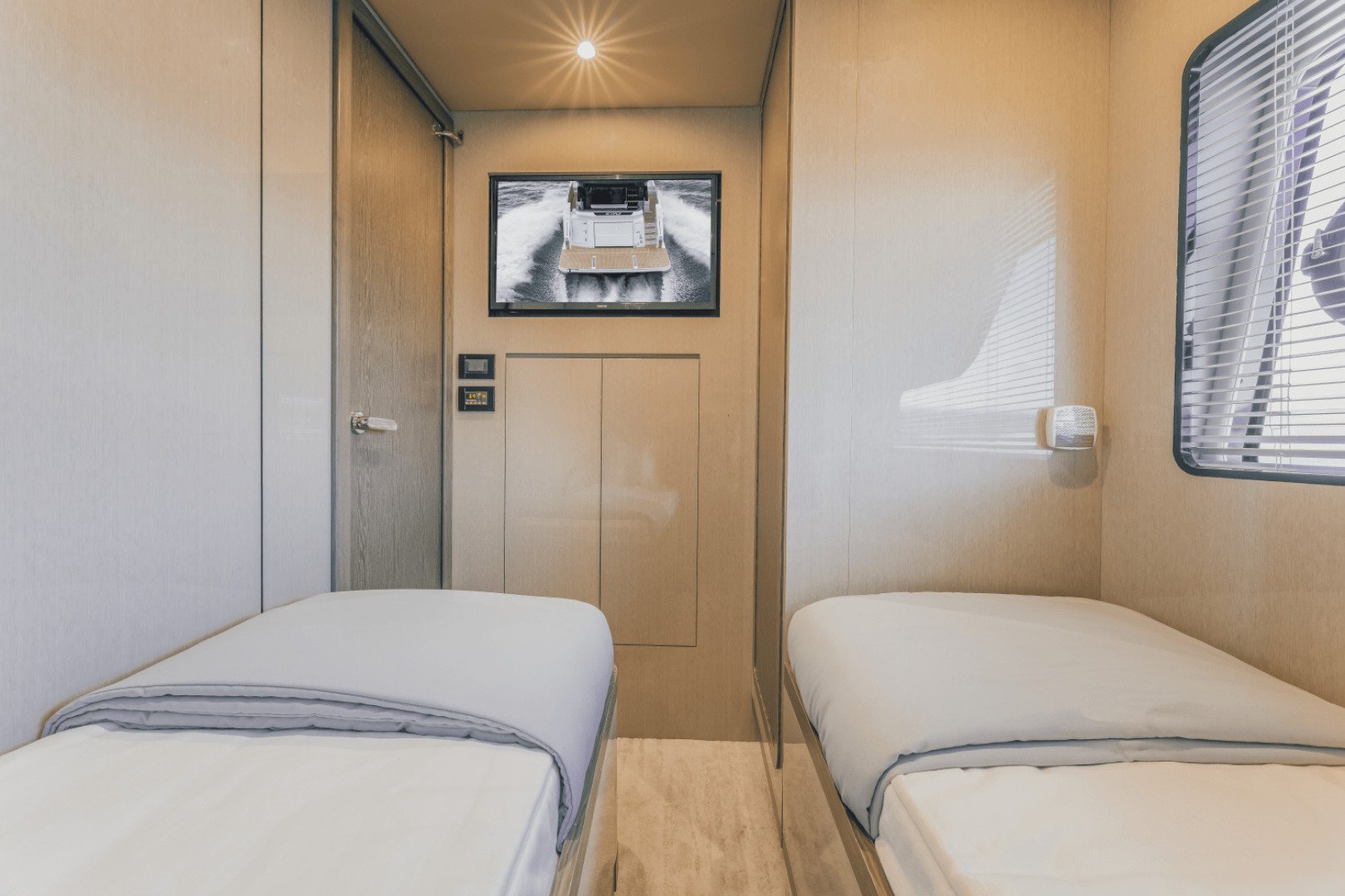 Slide: The Image of Cruisers Yachts 57 Fly 2025 - 4958440