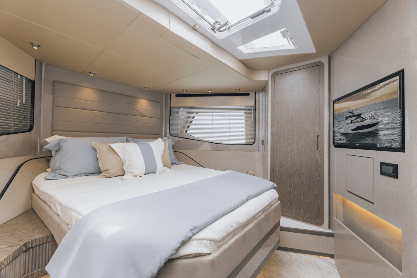 Slide: The Image of Cruisers Yachts 57 Fly 2025 - 4958441