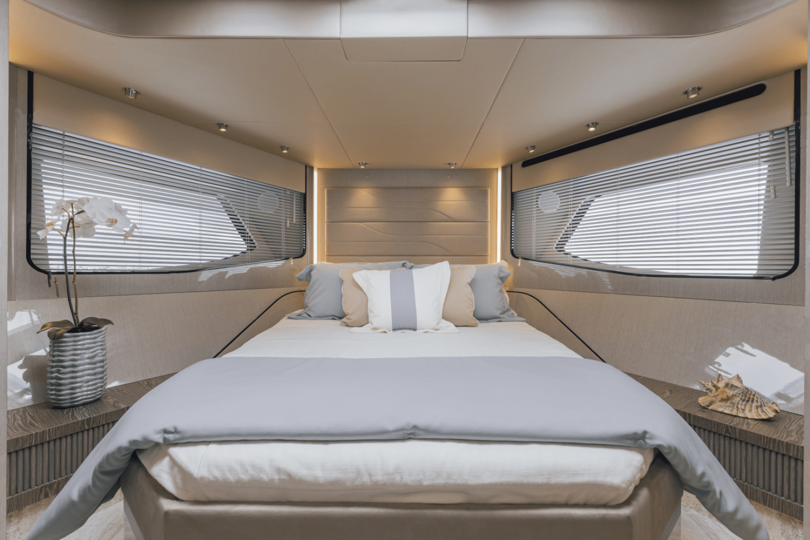 Slide: The Image of Cruisers Yachts 57 Fly 2025 - 4958442